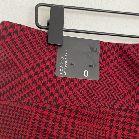 TORRID Women’s 0X Red Pull-up Legging Pant - Picture 3 of 9